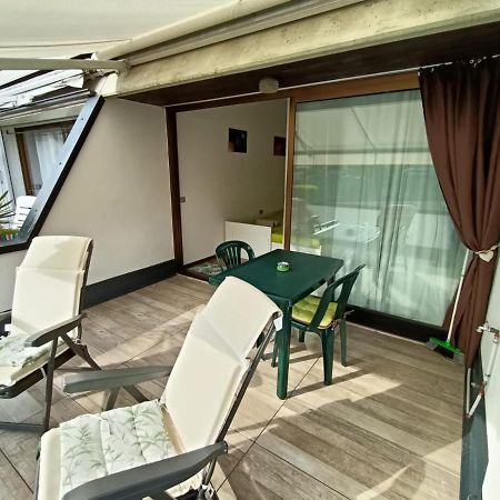 L' Appartamento Del Sole - The Sun Flat Ντεζεντσάνο ντελ Γκάρντα Εξωτερικό φωτογραφία